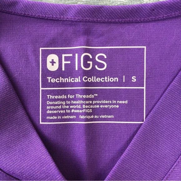 NWT Figs Leon Two Pocket Scrubs Top Mens Size Small Ultra Violet FM1500 - Picture 10 of 16